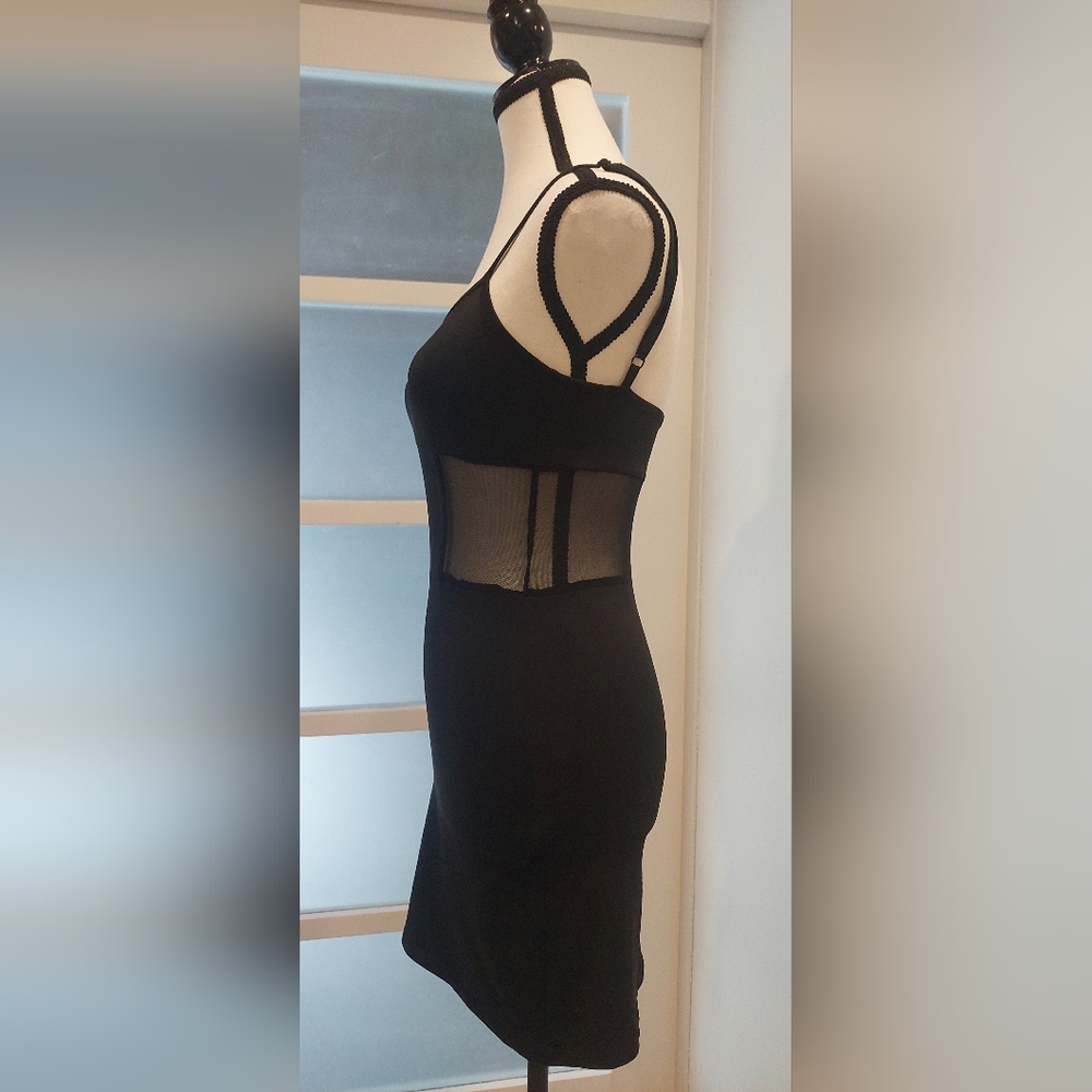 Chic Black Sheer Panel Chemise - Picture 4 of 9